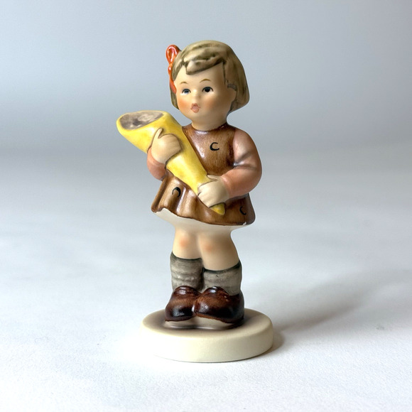 Goebel Hummel Figurine HUM 549 "A Sweet Offering" Orig Box - Hummel Club t90 - Picture 2 of 8